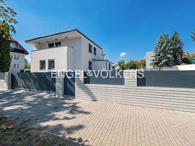 Pronájem kanceláře 200 m²