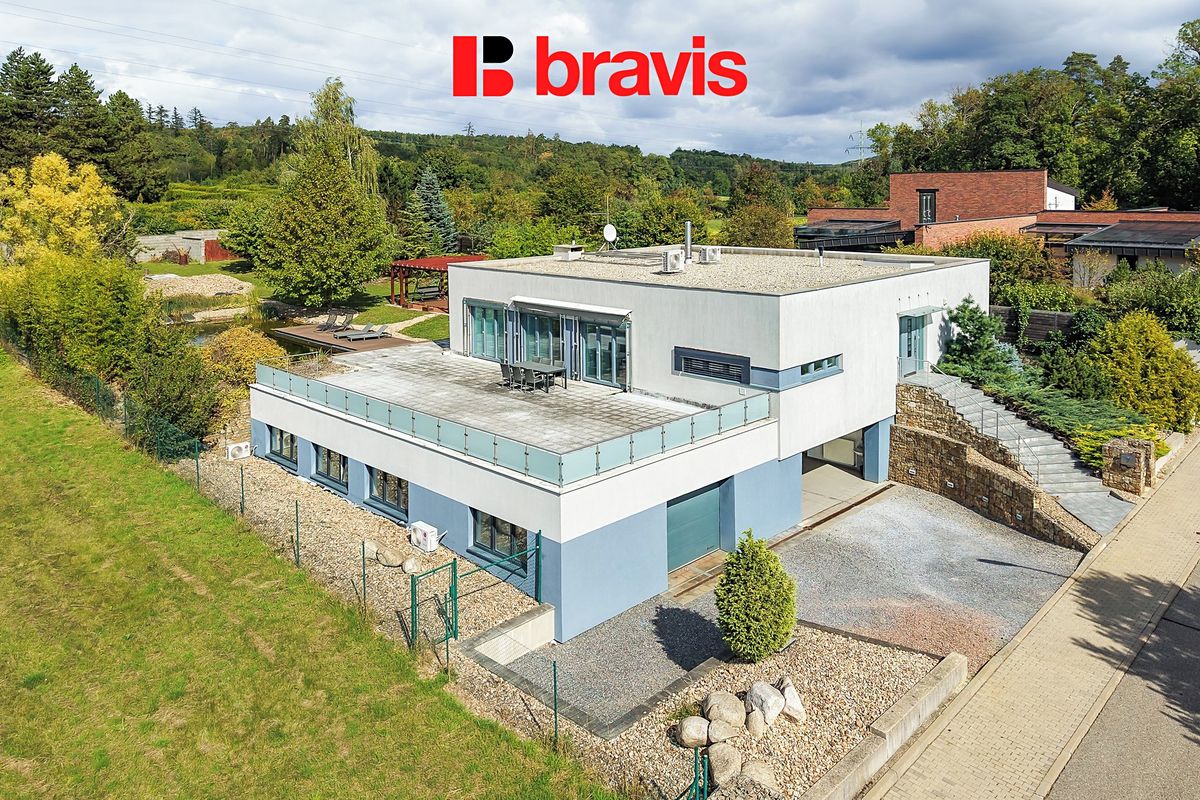 Prodej rodinného domu 482 m², pozemek 2185 m² – fotografie 3