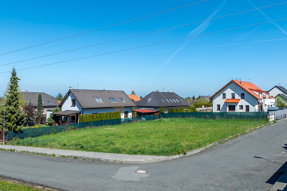Prodej stavebního pozemku 784 m² – fotografie 2