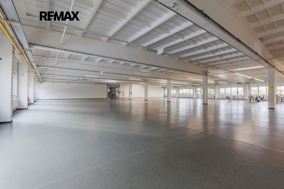 Pronájem výrobní haly, prostoru 2489 m² – fotografie 3
