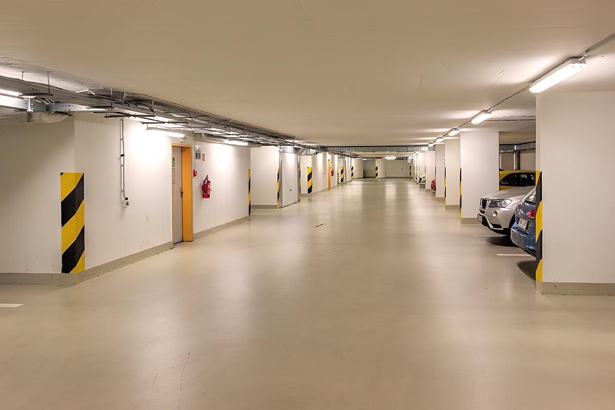 Pronájem garážového stání 19 m² – fotografie 3