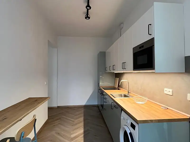 Pronájem kanceláře 60 m², Praha – náhled fotky 3
