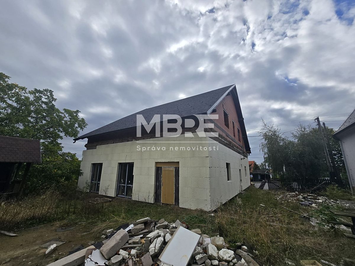 Prodej rodinného domu 241 m², pozemek 930 m²