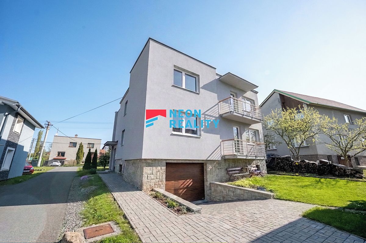 Prodej rodinného domu 232 m², pozemek 1045 m²