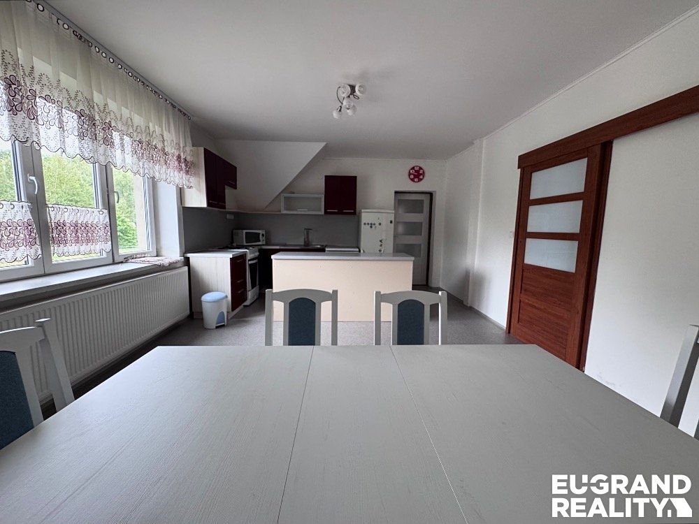Prodej rodinného domu 260 m², pozemek 1052 m² – fotografie 4