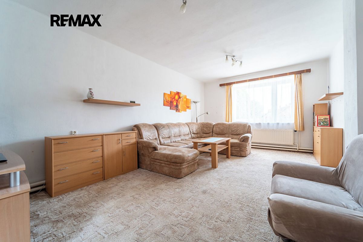 Prodej rodinného domu 221 m², pozemek 1183 m² – fotografie 4