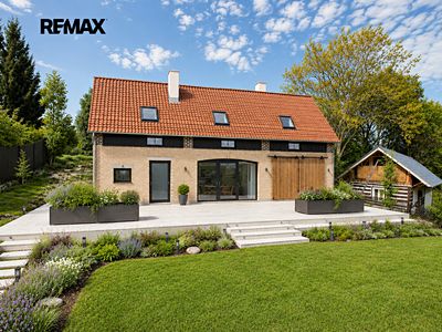 Prodej stavebního pozemku 2594 m²