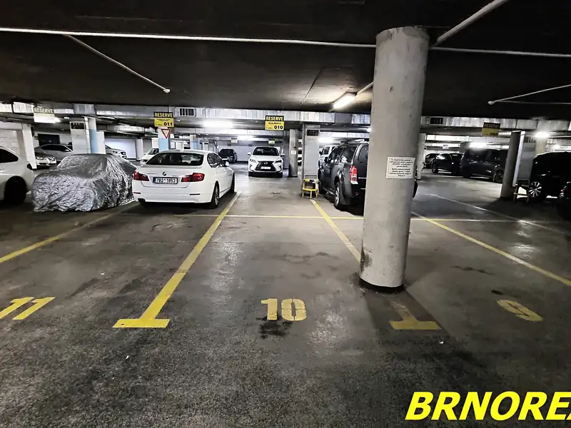 Pronájem garážového stání 12 m², Brno – náhled fotky 2
