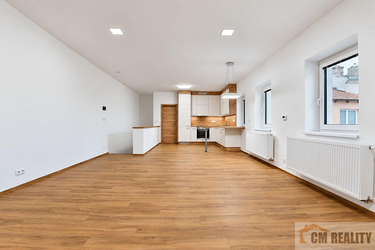Pronájem bytu 2+kk 68 m² – fotografie 3