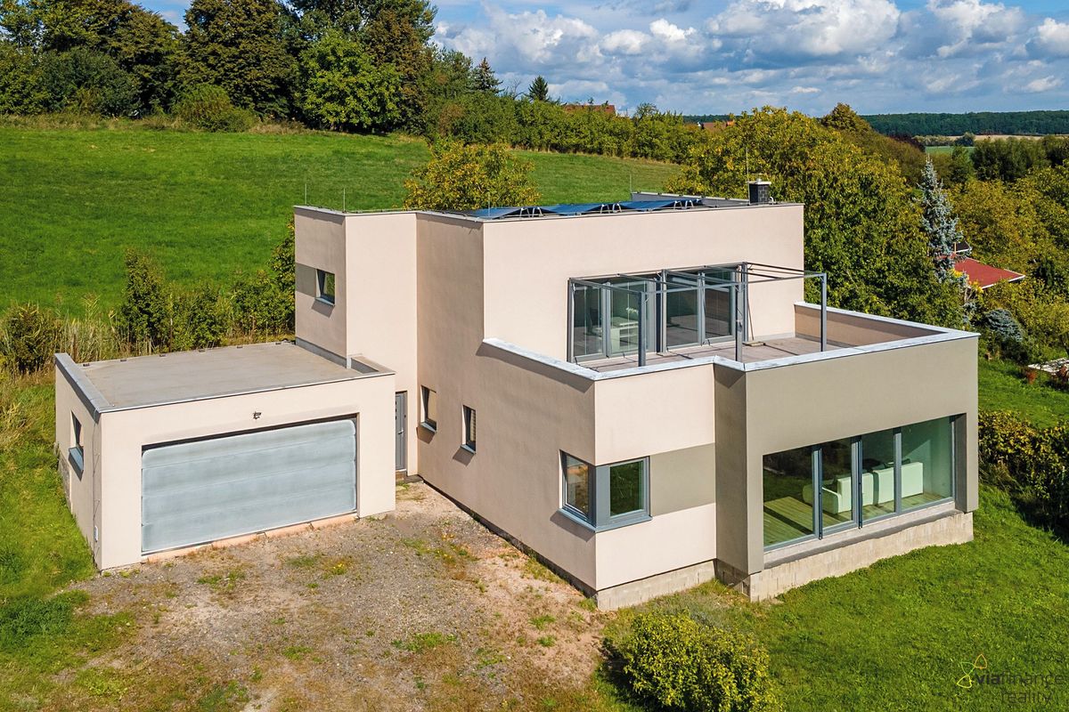Prodej rodinného domu 193 m², pozemek 1396 m²