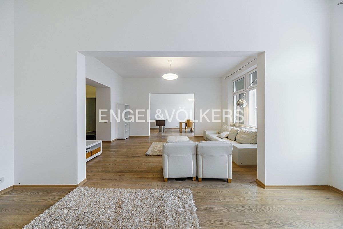 Pronájem bytu 2+kk 128 m² – fotografie 4