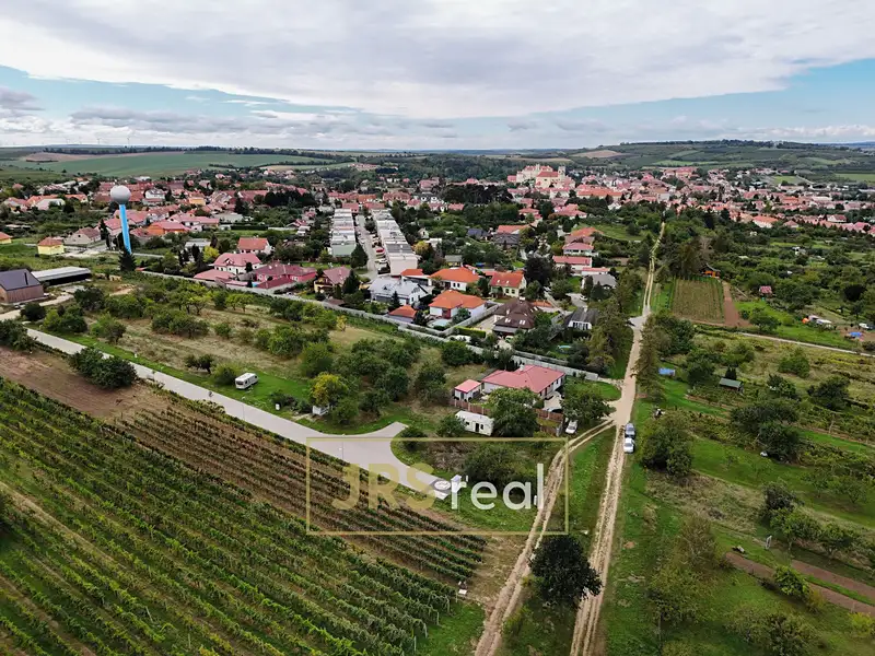 Prodej stavebního pozemku 625 m², Valtice – náhled fotky 2
