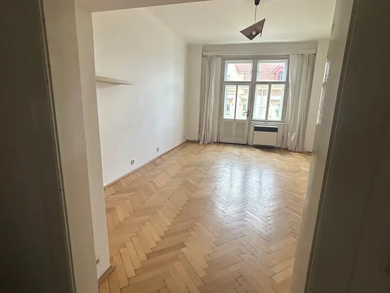 Prodej bytu 1+1 63 m², Praha – náhled fotky 2