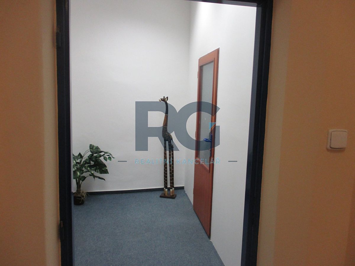 Pronájem kanceláře 24 m² – fotografie 3