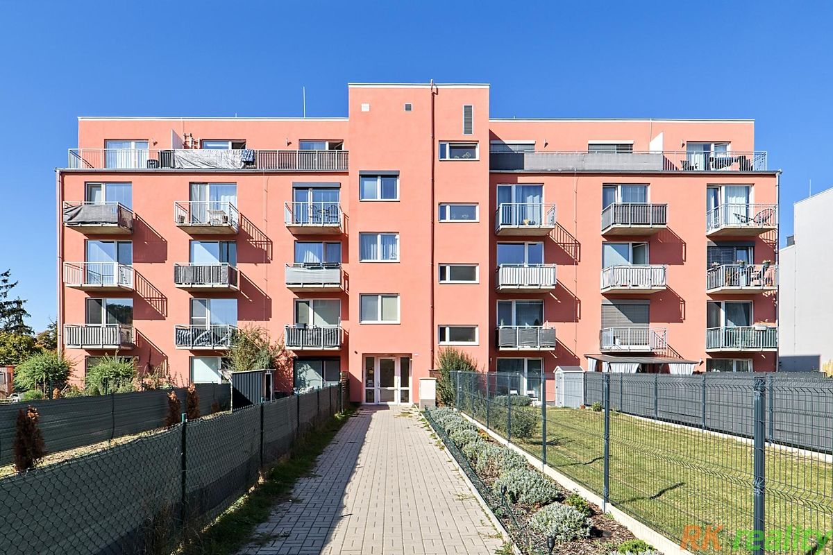 Pronájem bytu 1+kk 33 m² – fotografie 2