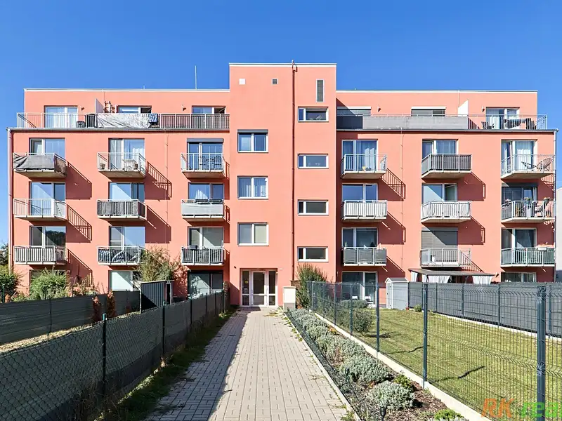 Pronájem bytu 1+kk 33 m², Hostivice – náhled fotky 2
