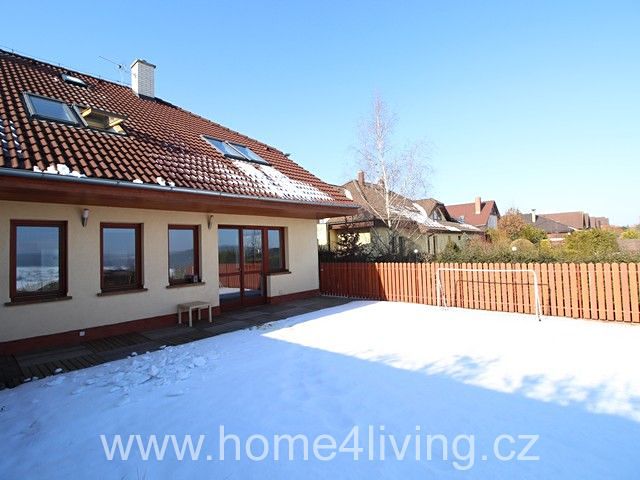 Pronájem rodinného domu 193 m², pozemek 800 m² – fotografie 2