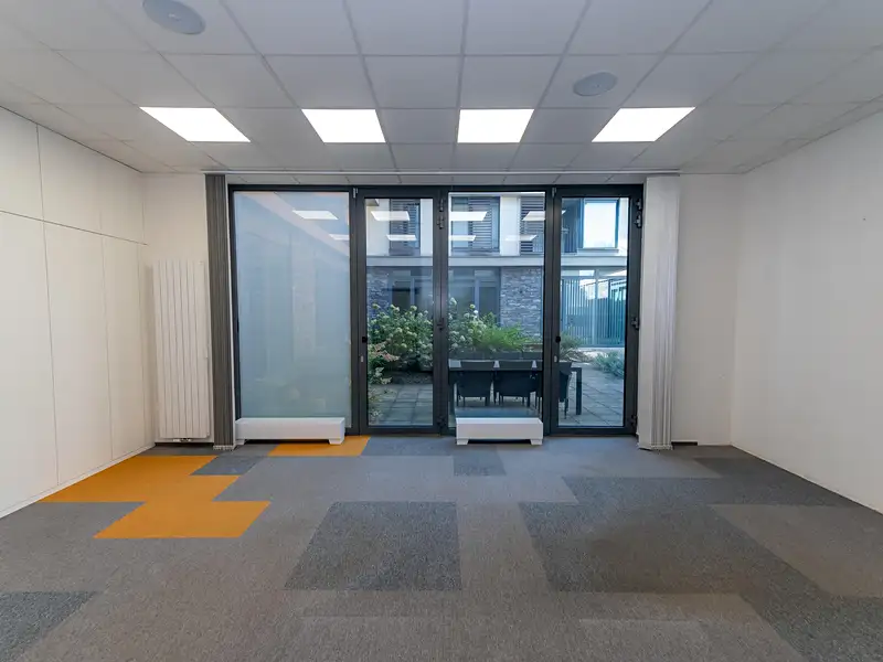 Prodej kanceláře 220 m², Praha – náhled fotky 2