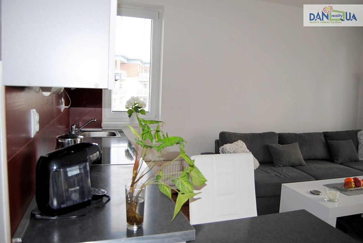 Pronájem bytu 2+kk 42 m² – fotografie 3