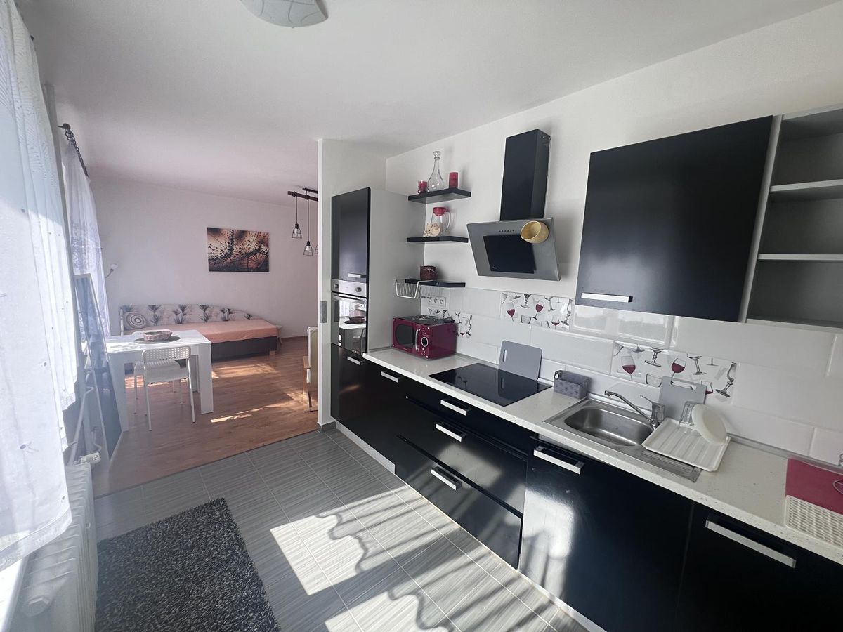Pronájem bytu 1+1 36 m² – fotografie 2