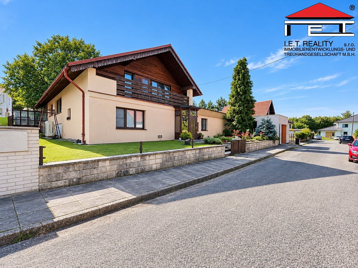 Prodej rodinného domu 250 m², pozemek 1200 m², Dobřichov – fotka 1 z 3