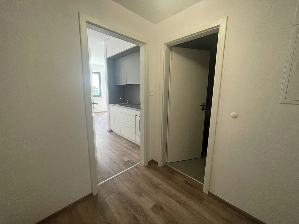 Pronájem bytu 1+kk 28 m² – fotografie 5