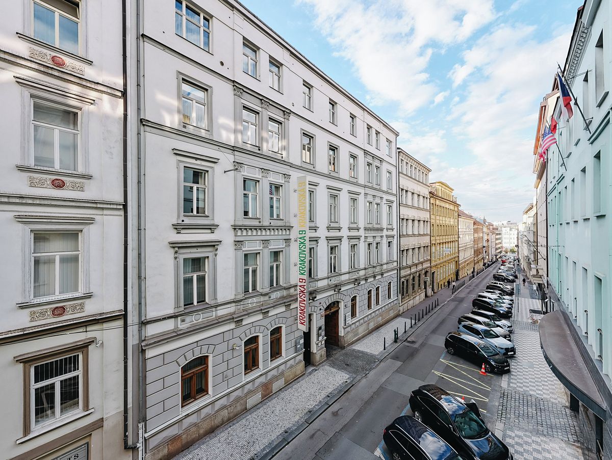 Pronájem kanceláře 1120 m²