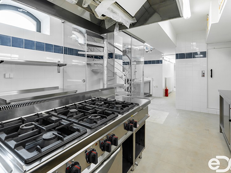 Комерційне приміщення на продаж, 2 930 м² (33 з 60)