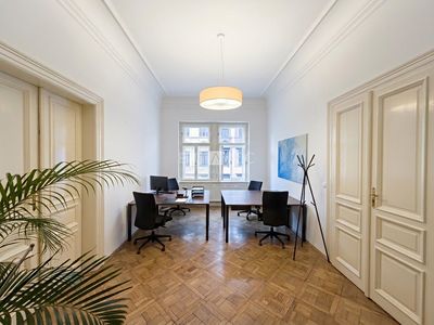 Pronájem kanceláře 135 m²