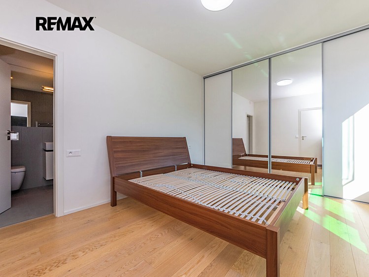 Pronájem bytu 2+kk, 66 m² (9 z 22)