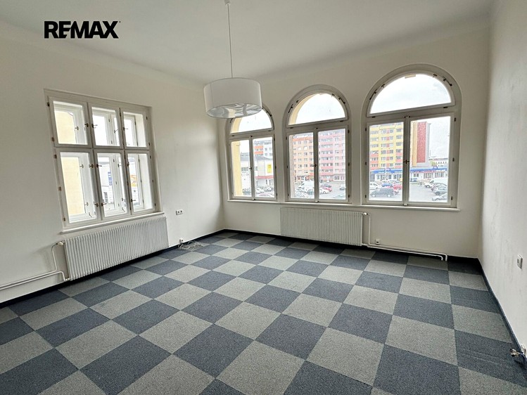 Комерційне приміщення в оренду, 24 м² (2 з 12)