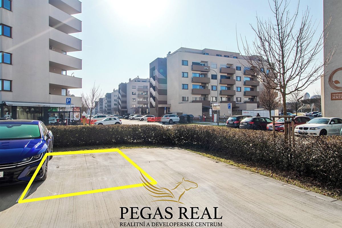 Pronájem garážového stání 13 m²