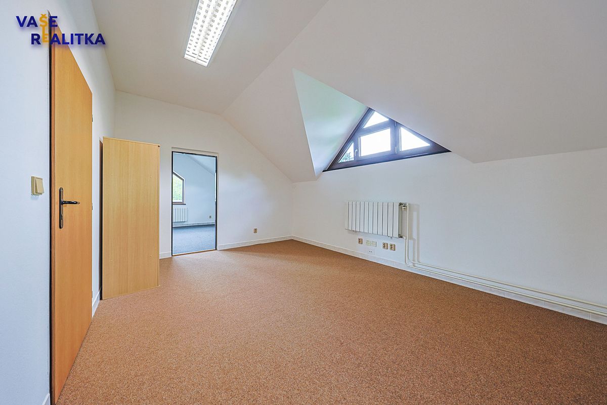 Pronájem kanceláře 17 m² – fotografie 3