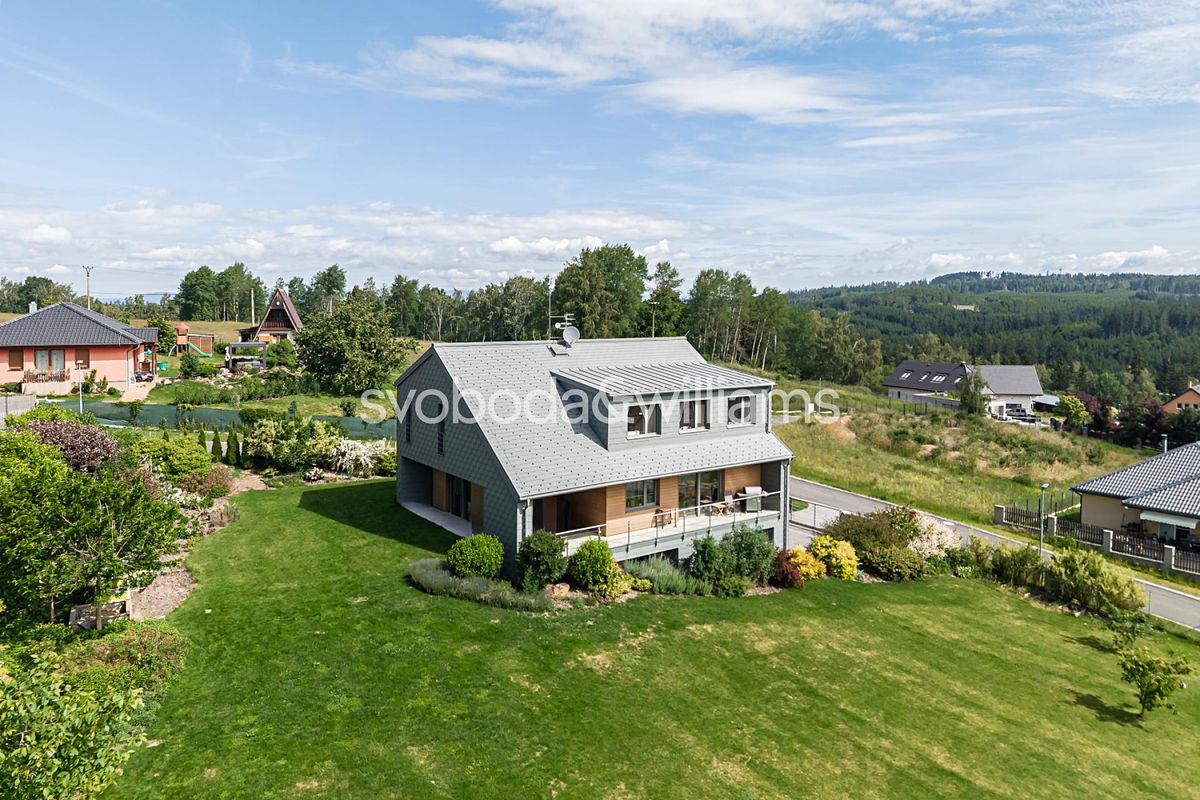 Pronájem rodinného domu 255 m², pozemek 2149 m²