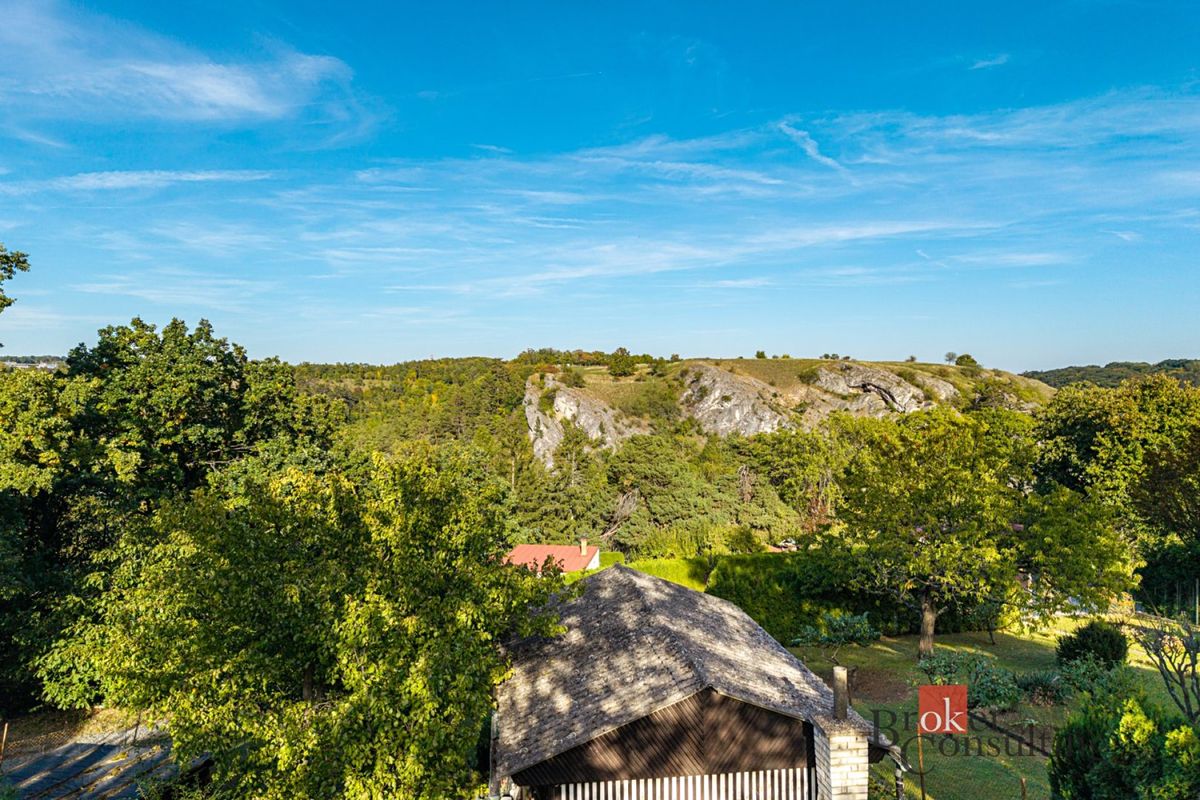 Prodej stavebního pozemku 587 m² – fotografie 2