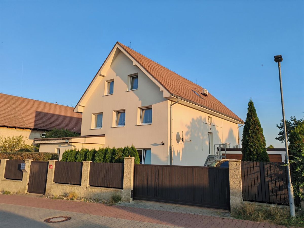Pronájem bytu 3+kk 120 m², Horoměřice – fotka 1 z 3