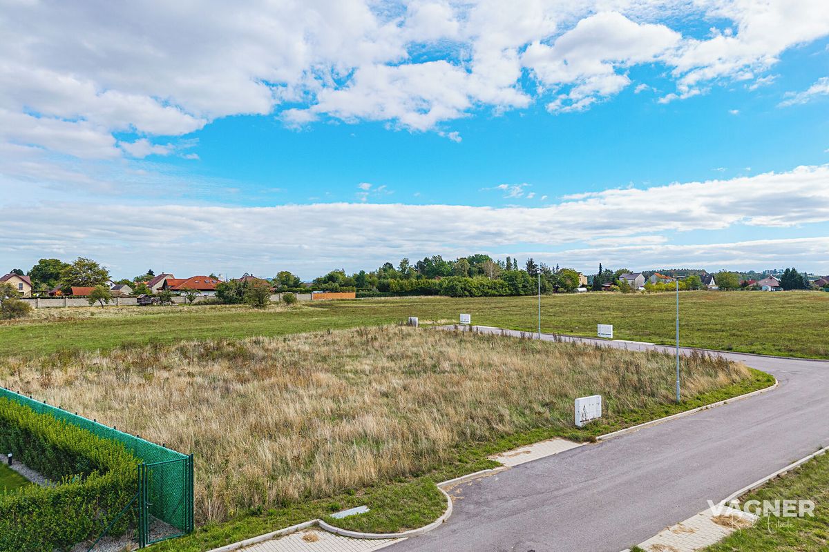 Prodej stavebního pozemku 740 m² – fotografie 2