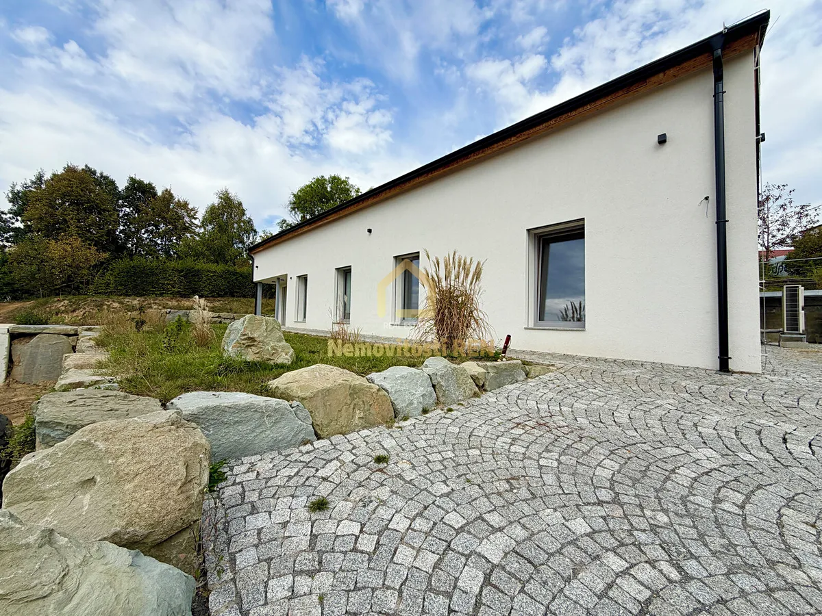 Pronájem rodinného domu 144 m², pozemek 988 m²