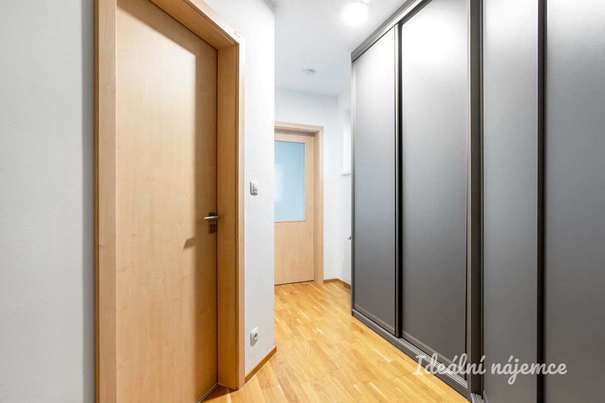Pronájem bytu 1+kk 34 m² – fotografie 3
