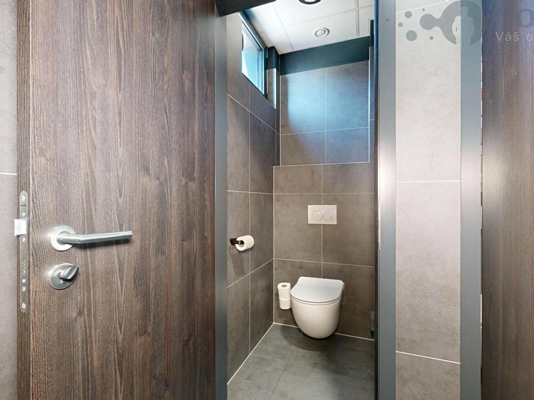 Комерційне приміщення в оренду, 730 м² (19 з 33)