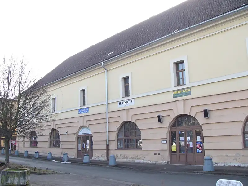 Pronájem obchodního prostoru 52 m², Hradec Králové – náhled fotky 1