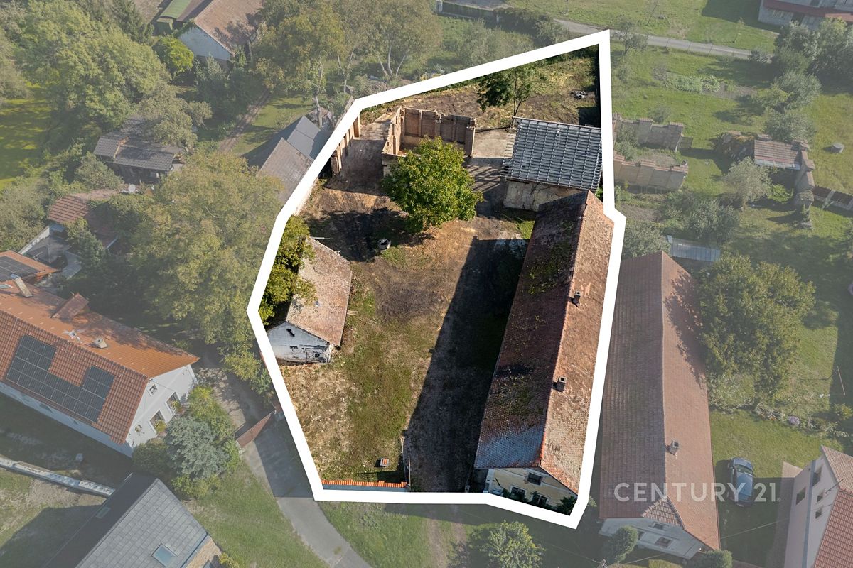 Prodej stavebního pozemku 1838 m² – fotografie 2