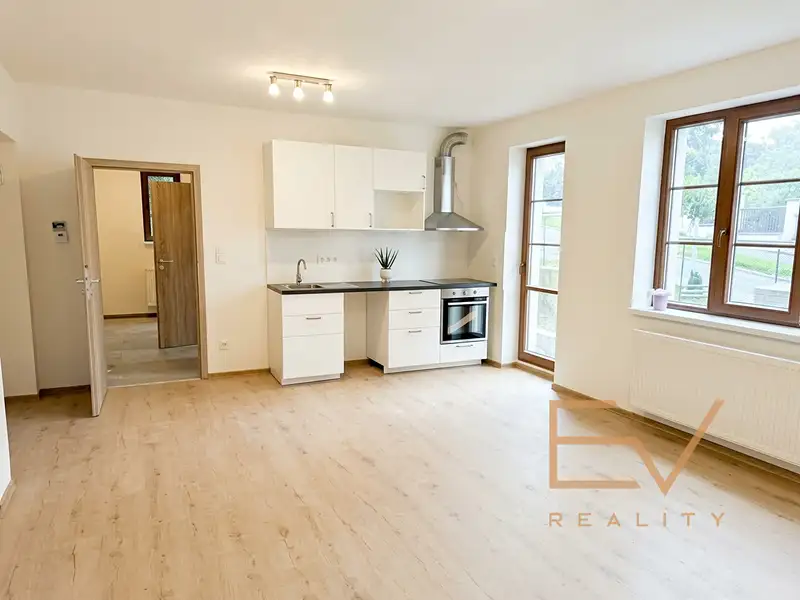 Pronájem bytu 2+kk 58 m², Praha – náhled fotky 2