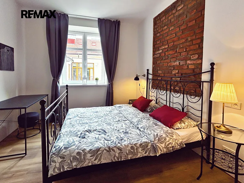 Prodej bytu 1+1 v osobním vlastnictví 25 m², Praha 5 - Smíchov