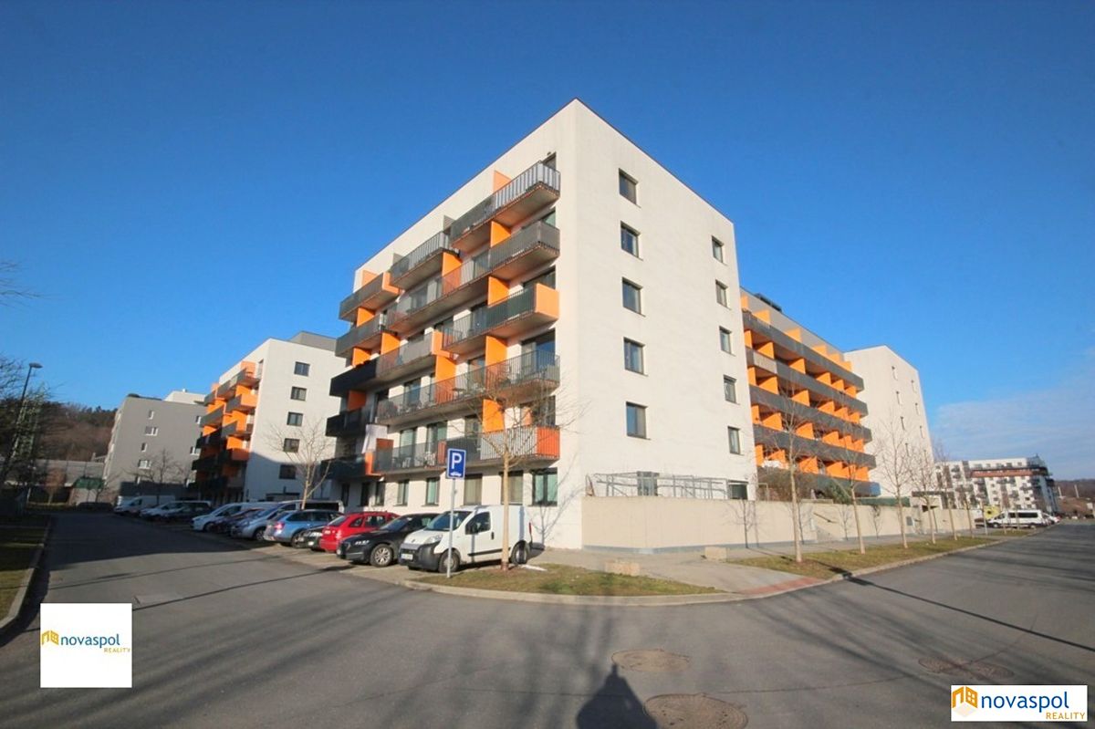 Pronájem garážového stání 15 m² – fotografie 3