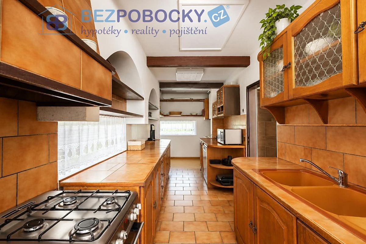 Prodej rodinného domu 243 m², pozemek 2575 m² – fotografie 3