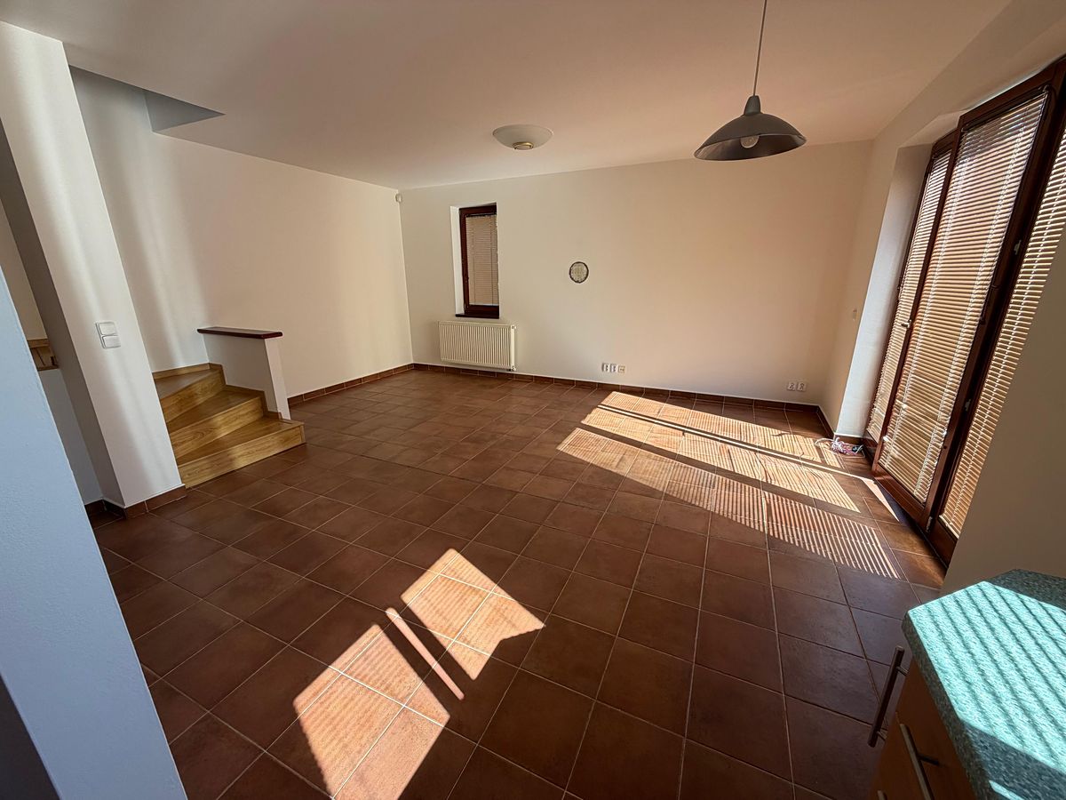 Pronájem rodinného domu 100 m², pozemek 660 m² – fotografie 4