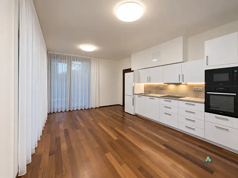 Pronájem bytu 2+kk 72 m², Praha – náhled fotky 1