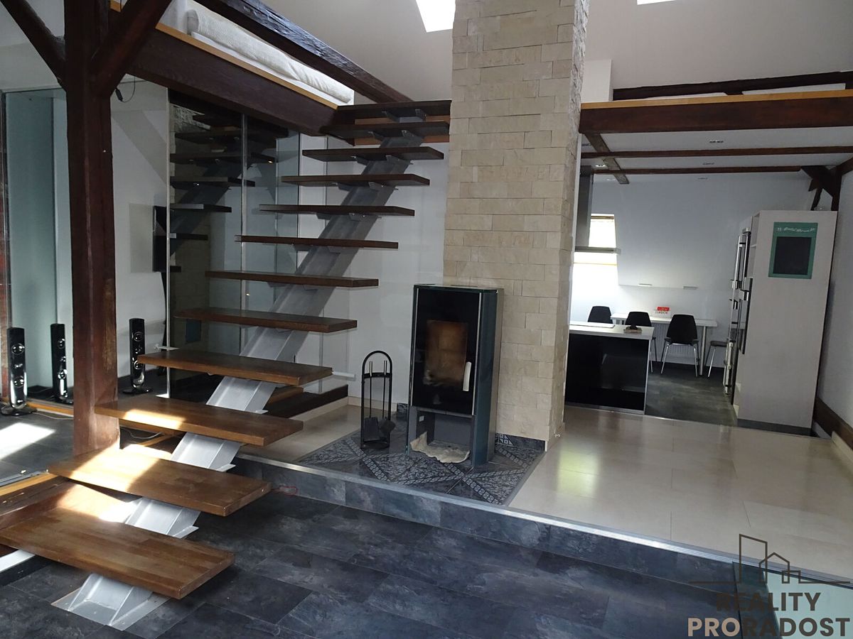 Prodej vícegeneračního domu 250 m², pozemek 320 m² – fotografie 4