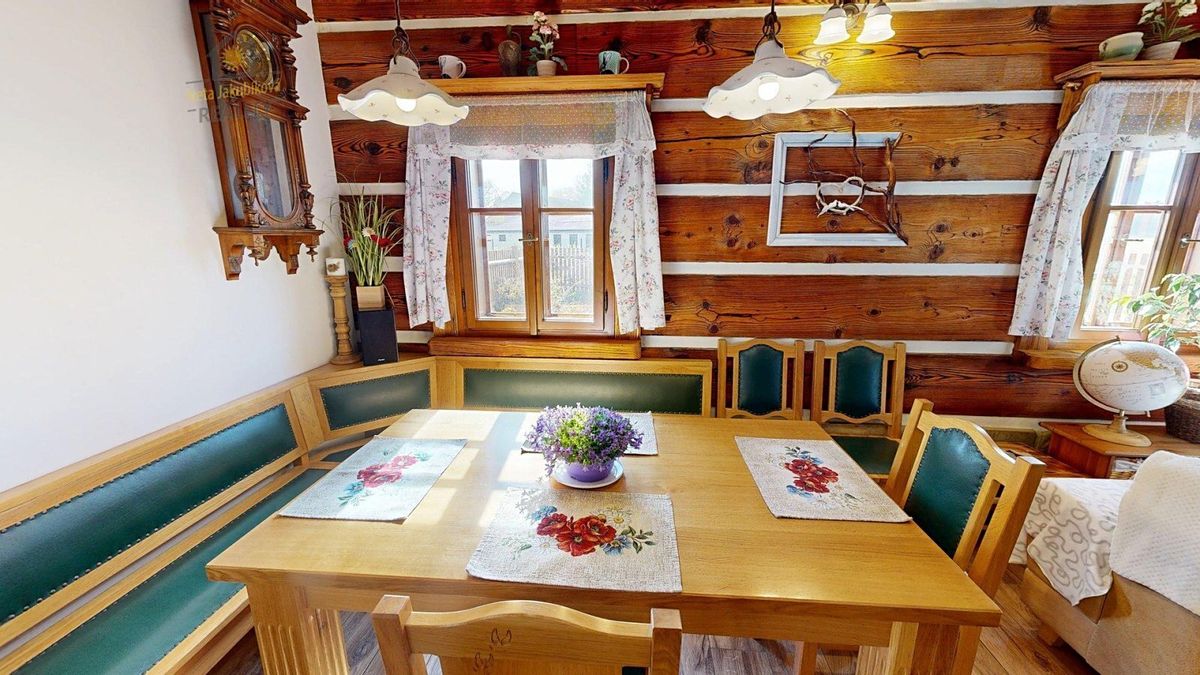 Pronájem rodinného domu 638 m², pozemek 1266 m² – fotografie 2
